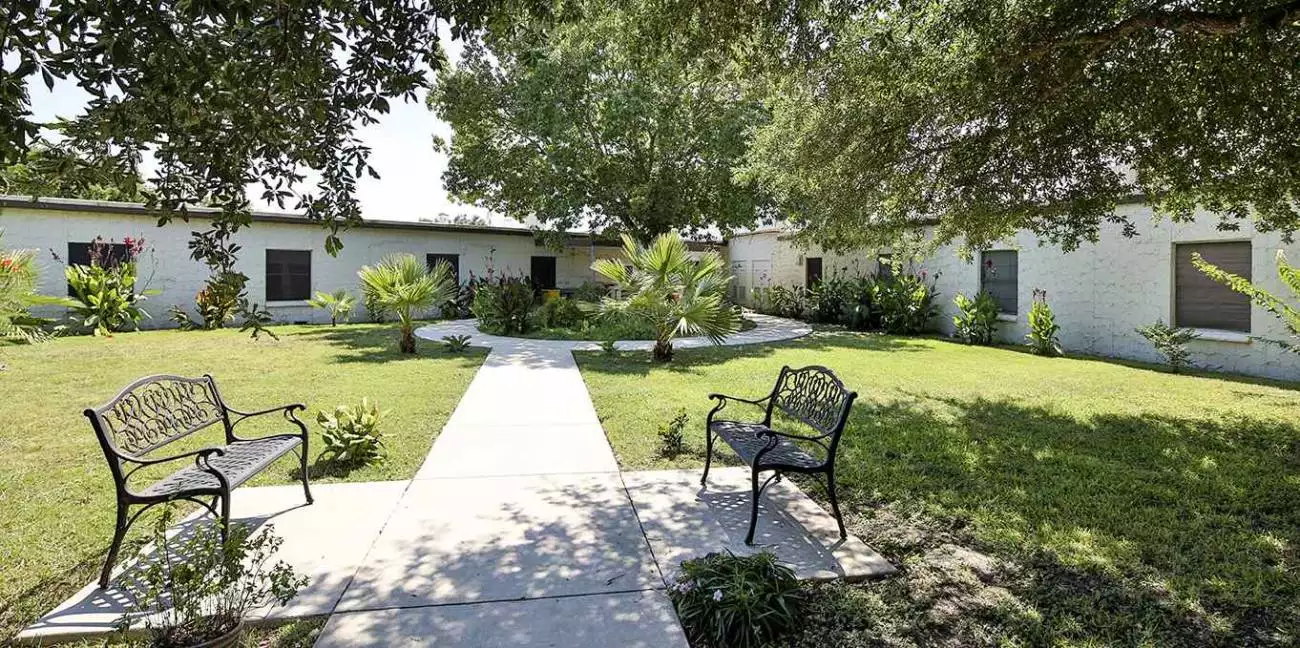 WINDSOR MISSION OAKS photo 2