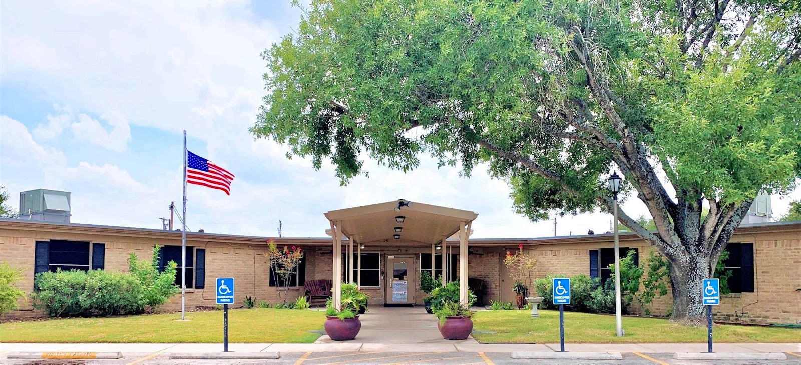 DEVINE HEALTH & REHABILITATION photo 2