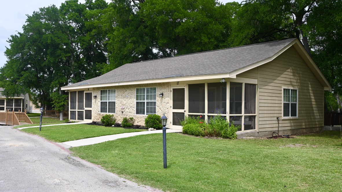 LEON SPRINGS LODGE LLC