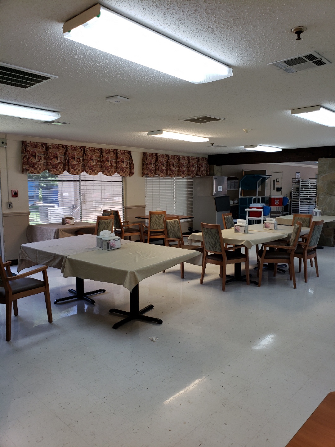 TWIN OAKS HEALTH & REHABILITATION CENTER photo 6