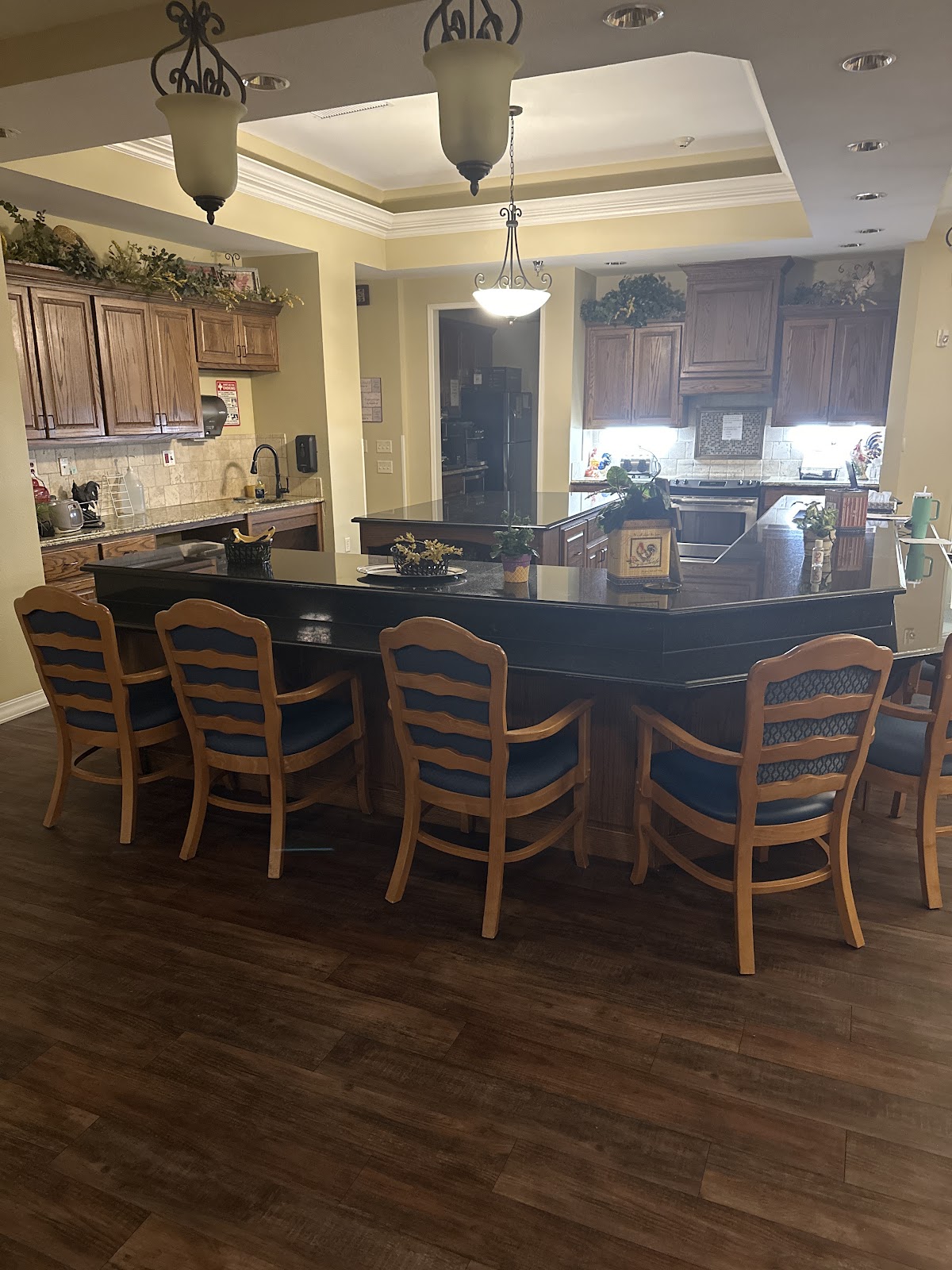 CARRIAGE HOUSE MANOR photo 2