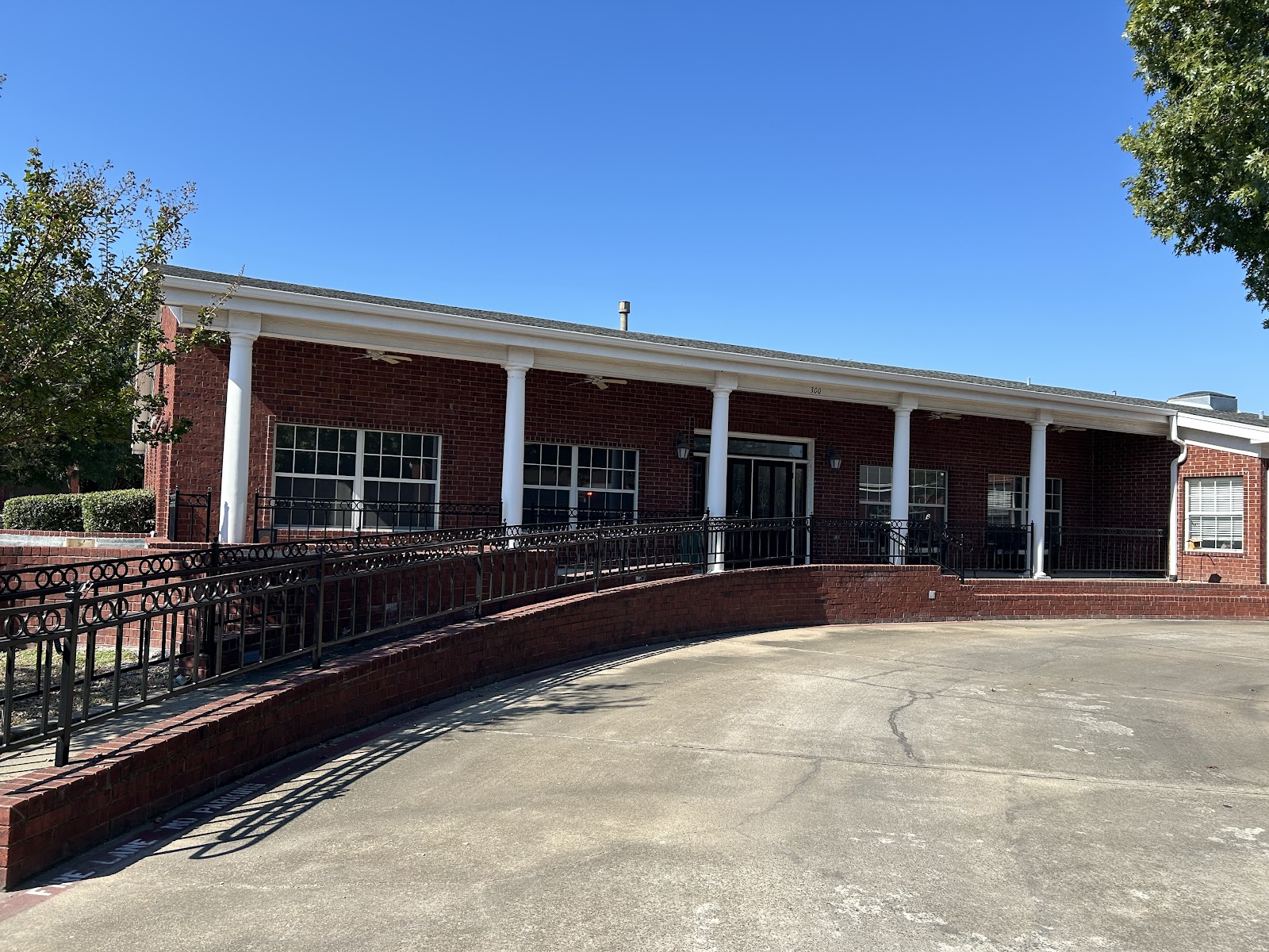 THE VILLAGE AT HERITAGE OAKS ASSISTED LIVING