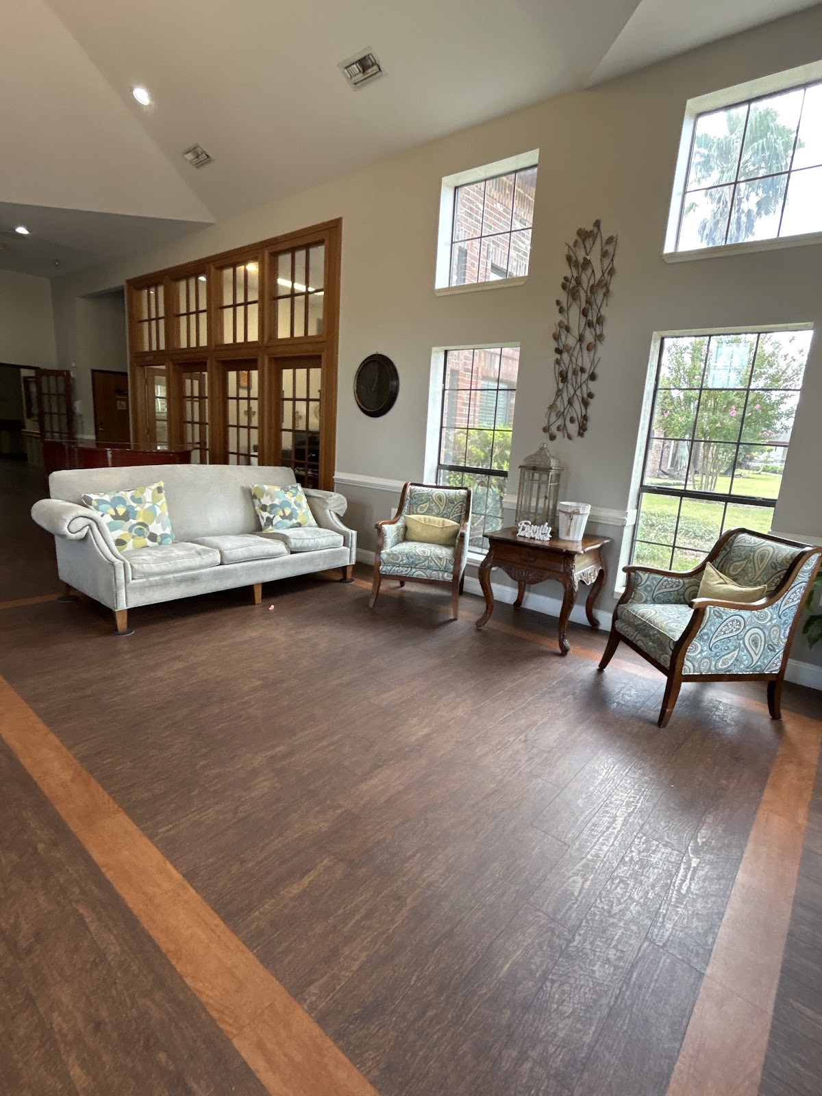 REGENCY VILLAGE photo 2