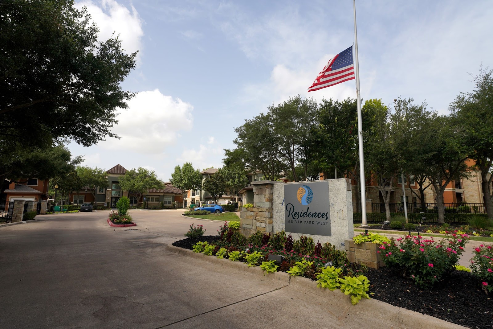 RESIDENCES AT RIVER PARK WEST photo 2
