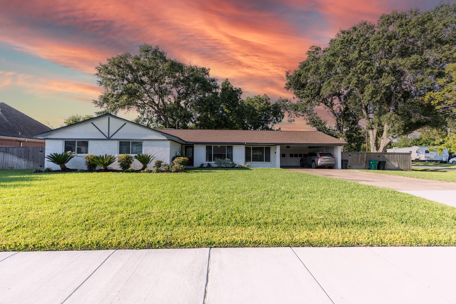 EVERYWHERE IS HOME LLC