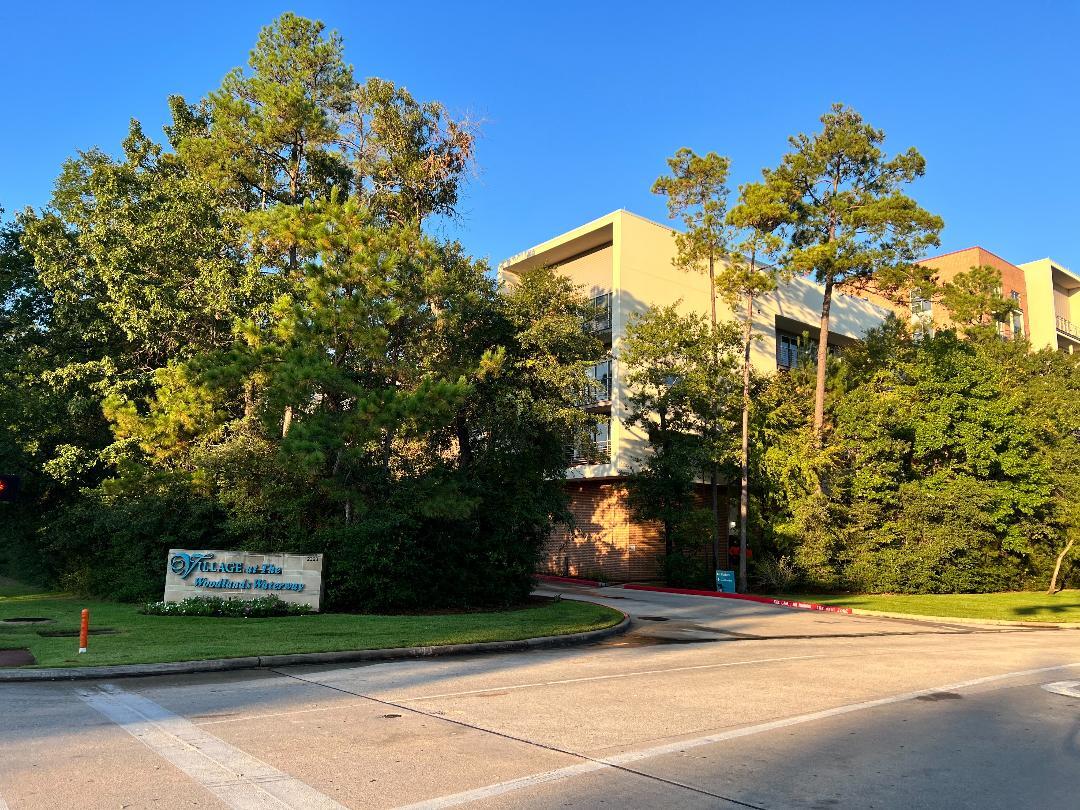 THE VILLAGE AT THE WOODLANDS WATERWAY photo 4